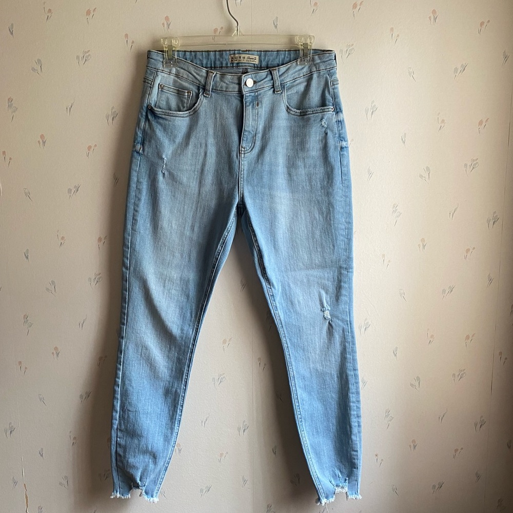 light wash skinny jeans